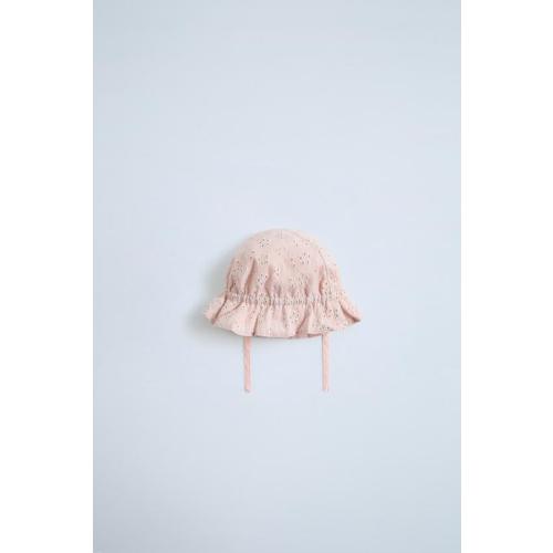 EMBROIDERED EYELET HAT