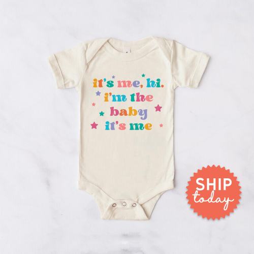 It's Me Hi I'm The Baby It's Me Onesies® Brand, Cute Baby Announcement Bodysuit, Funny Mother's Day Gift, Trendy Baby Clothes, (BC-TRE41)