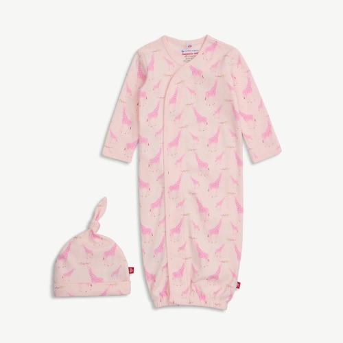 pink jolie giraffe organic cotton magnetic open bottom gown + hat set – Magnetic Me