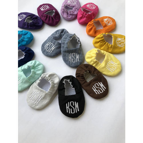 Monogrammed Infant Crib Shoes - Your Choice of 20 Colors - Baby Boy, Baby Girl, Shower Gift, Welcome Baby, Slippers