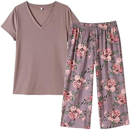 Vozanet Women's Pajamas Set Soft V Neck Sleepwear Top and Capri Pj Lounge Sets Cartoon Heart Shape Cat Nighty Plus Size