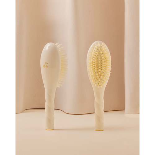 Bonpoint x La Bonne Brosse N.06 Baby Brush Creamy White and its gift pouch