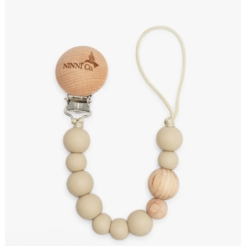 Ninni Co. Toffee Brown Pacifier Clip