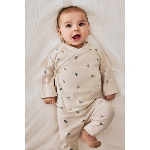 2-PIECE WRAPOVER TOP AND LEGGINGS SET