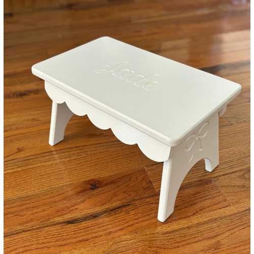 Toddler Step Stool, Scalloped Step Stool for Kids, Personalized Children’s Wood Step Stool, Grand Millennial Decor, Kids Furniture,