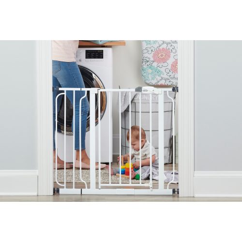 Regalo 1160 38.5-in x 30.0-in Pressure/Hardware Mounted White Metal Safety Gate