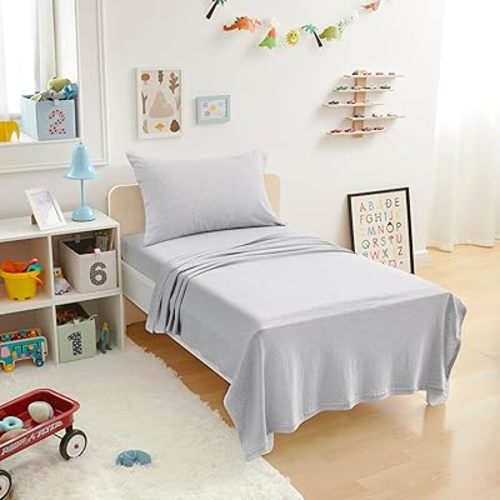 Amazon Basics 3 Piece Toddler Bed Sheets Set, 100% Cotton Jersey, Includes Super Soft, Flat and Fitted Sheets, Pillowcase, Light Gray, Solid