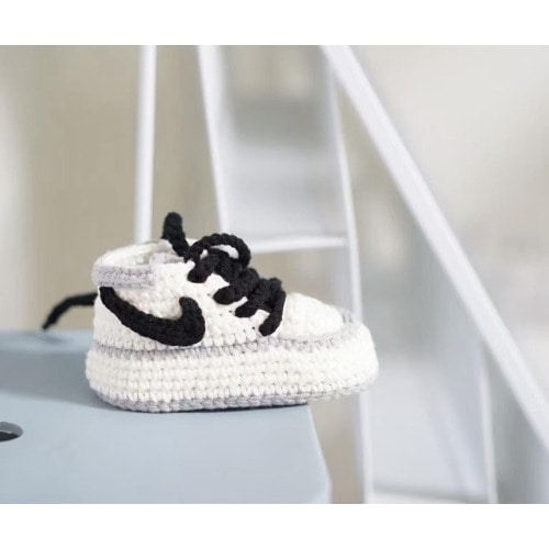 Hand Crochet Baby Sneakers | 64 Colors Customizable | Soft Sole Infant Shoes | Newborn Photo Prop | Gender Neutral Baby Gift