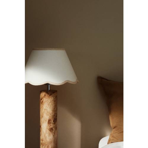 SCALLOPED-EDGE LAMPSHADE