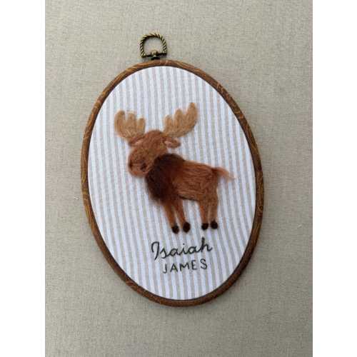 Needle Felted Moose Name Sign – Handmade Woodland Nursery Wall Art, Personalized Baby Name Embroidery Hoop Decor, Rustic Animal Keepsake
