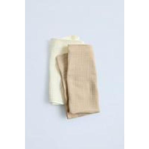 TWO-PACK OF TEXTURED MUSLIN SWADDLES - Mustard | ZARA United States