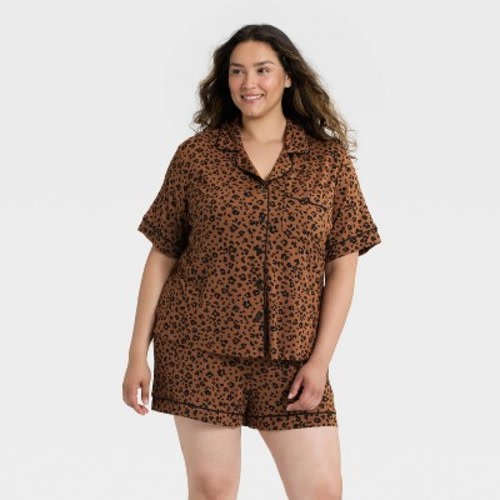 Women's Cloud Knit Leopard Print Short Sleeve Notch Collar Shirt and Shorts Pajama Set - Auden™ Brown L