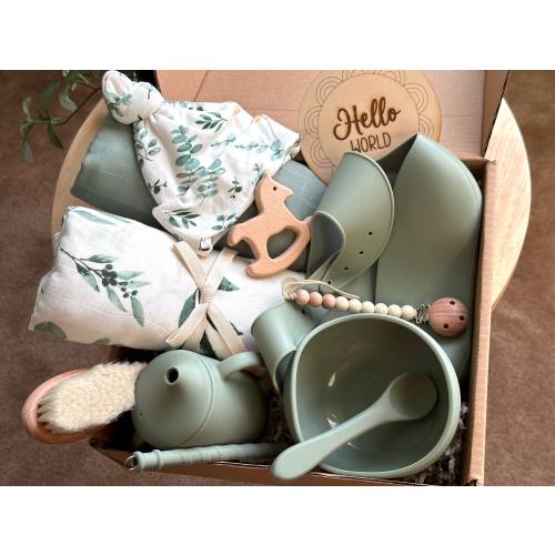 Green Leaf Baby Gift Set | Baby Shower Gift Set | Gift for New Born | Baby Blanket Gift Set | Baby Girl/Boy Gift Set | 13 Pieces Gift Set