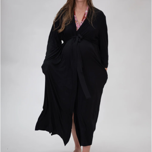 Robes in Black – Lila