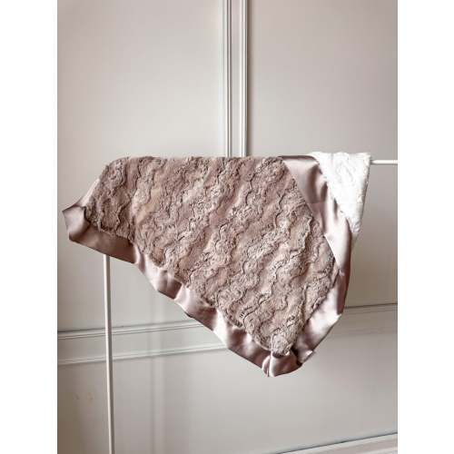 Peter Rabbit | Luxe Cuddle Blanket