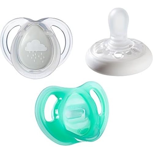 Tommee Tippee Pickapaci Mixed Pacifier 3 Pack, Breast-like, Ultralight and Night-Time Glow in the Dark, 0-6 months, Pack of 3 Pacifiers