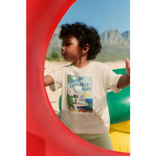 2-PIECE T-SHIRT AND SHORTS SET