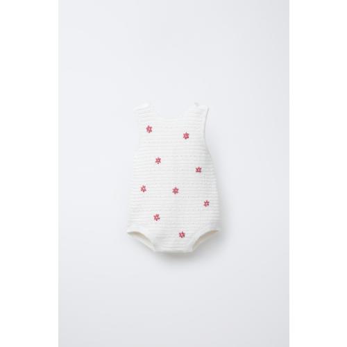 EMBROIDERED FLORAL KNIT ROMPER - Ecrus