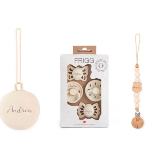 FRIGG Trial Collection Pacifiers & Personalized Holders Set
Color: Ivory
Baby: ליבי