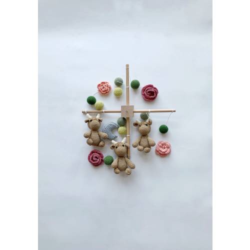 Highland cows with roses baby mobile, crochet highland cow baby crib, crochet rose ,handmade highland cow baby mobile, farm baby nursery.