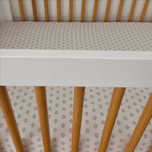 Stretch Mini Crib Sheet, Natural/Black Geo