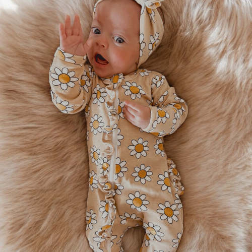 Daisy Pop Biscotti / Organic Frill Zip Footie
