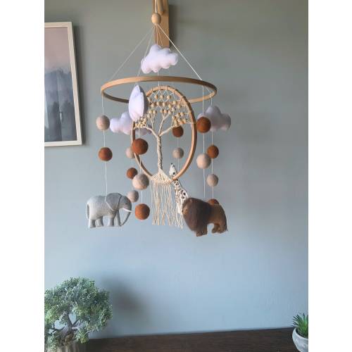Baby mobile Safari, neutral Africa animals giraffe lion and elephant, Safari nursery decor, Africa crib mobile, safari nursery mobile