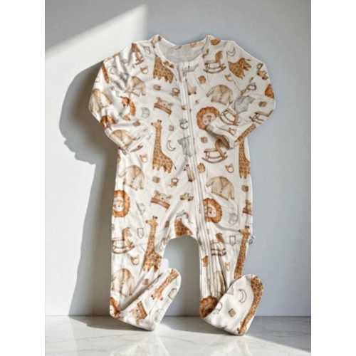 Muslin Baby Romper, Unisex Baby Shower Gift, 2 way zipper Jumpsuit Muslin Organic Cotton, hand cover. Footie pajama.organic baby clothes