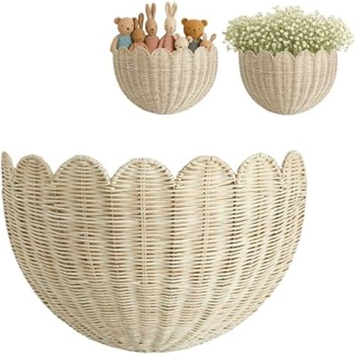 Scalloped Hanging Wicker Baskets for Wall, Scalloped Home Decor, Hanging Woven Rattan Wall Basket for Flowers Front Door Bathroom Storage (Natural)