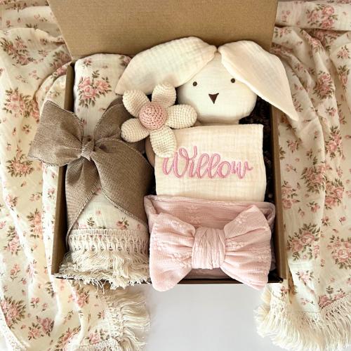 Baby girl gift, gift box, gift set, embroidered baby girl name gift, baby shower gift, new baby gift