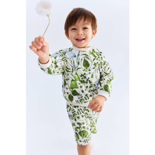 2-PIECE PRINTED SWEATSHIRT AND SHORTS SET