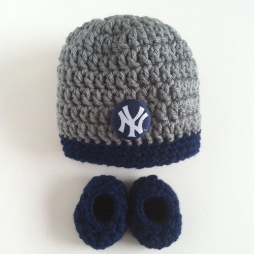 Yankees hat and booties for baby, New York Yankees baby gift, Crocheted hat and booties,Baby gift set, Baby Shower Gift, Handmade baby gift