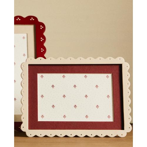 CHILDREN’S METAL PICTURE FRAME WITH WAVY EDGE