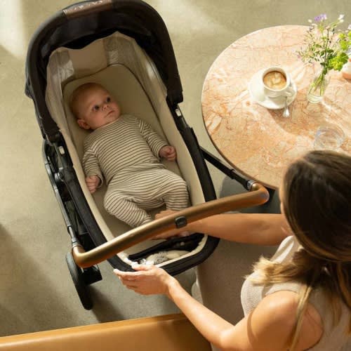 swiv™ & triv™ series bassinet + stand