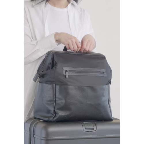 BÉIS 'The Diaper Backpack' in Black - Black Diaper Bag & Diaper Backpack