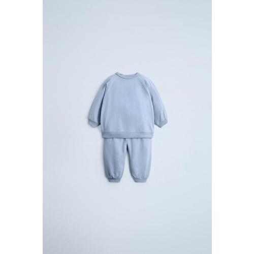 SWEATSHIRT AND PANTS MATCHING SET