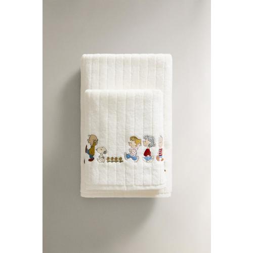 CHILDREN’S VELOUR PEANUTS™ BATH TOWEL - Oyster-white | ZARA United States