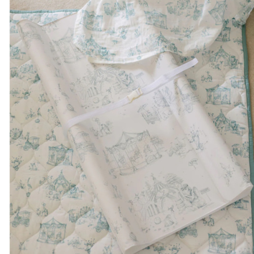 Circus Toile Wipeable Contour Change Pad