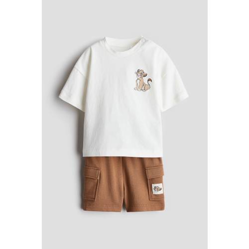 2-PIECE T-SHIRT AND SHORTS SET