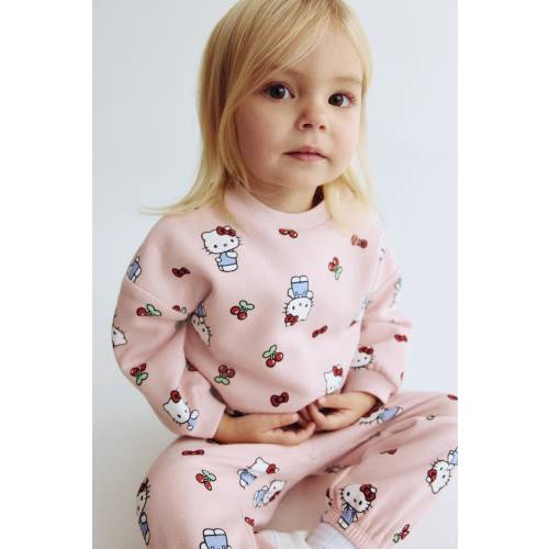 2-PIECE PRINTED SWEATSHIRT AND JOGGERS SET