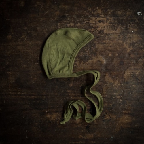 Merino Wool Silk Baby Bonnet in green - sizes 1-12 months
– MamaOwl