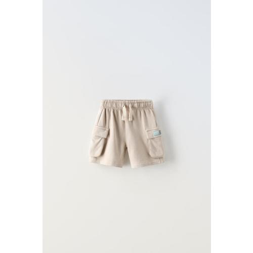 LABEL CARGO SHORTS