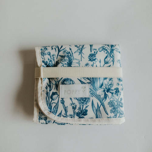 Wipe-clean changing mat (Blue Toile)