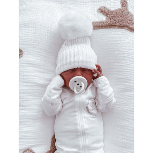 White Pom Beanie – Indigo Dreams Handmade