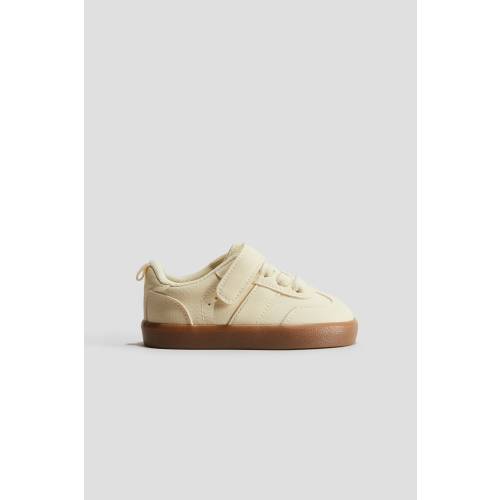 4-5 SNEAKERS