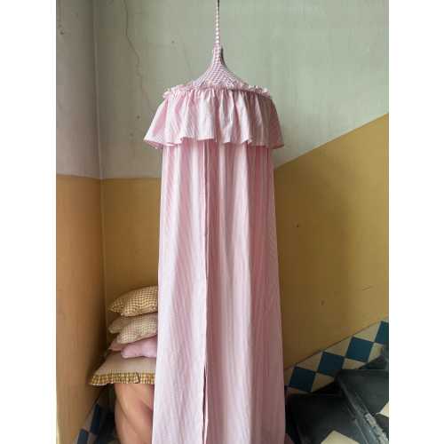 Pink canopy with ruffles | striped and checkered | baby girl room decor | Fiori e Volant collection | Pink stripes | Frills | Babotipi |