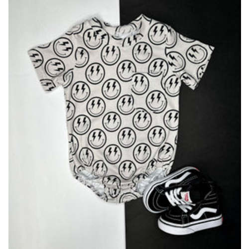 Black Smiles Bubble Romper (FINAL SALE) – Bella-Breez Boutique