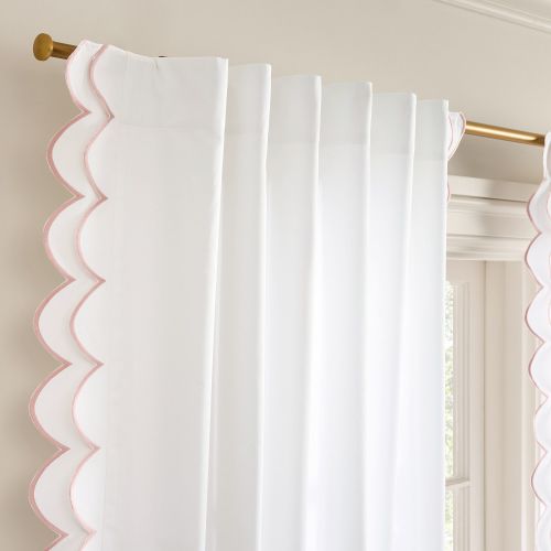 Scallop Trimmed Light-Filtering Curtain
