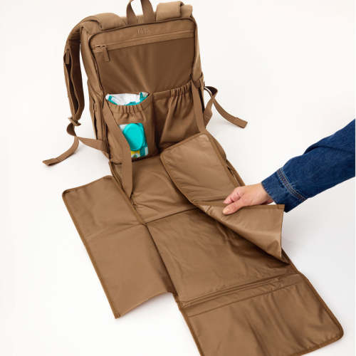 BÉIS 'The Ultimate Diaper Backpack' in Camel - Diaper Bag Backpack in Camel Brown