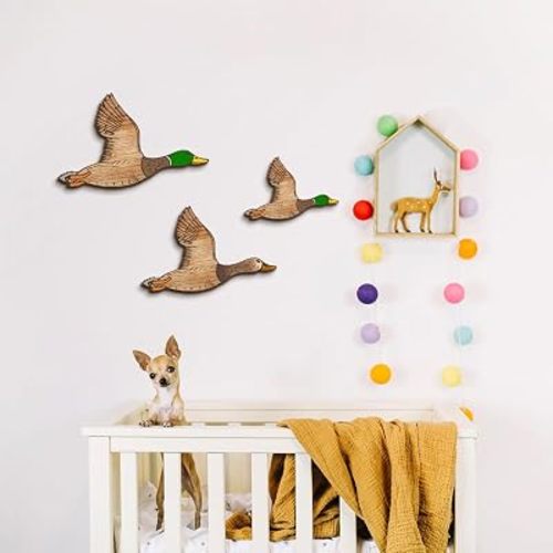 Kas Home 3Pcs Duck Hunting Wall Decor Wooden Flying Ducks Decor Rustic Farmhouse Wall Art Signs for Nursery Bedroom Classroom Playroom Living Room Hanging Decorations (Set of 3, Green-Duck)